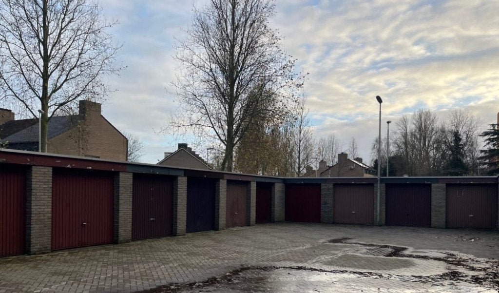 TE HUUR: RUIME & NETTE GARAGEBOX IN EINDHOVEN NOORD