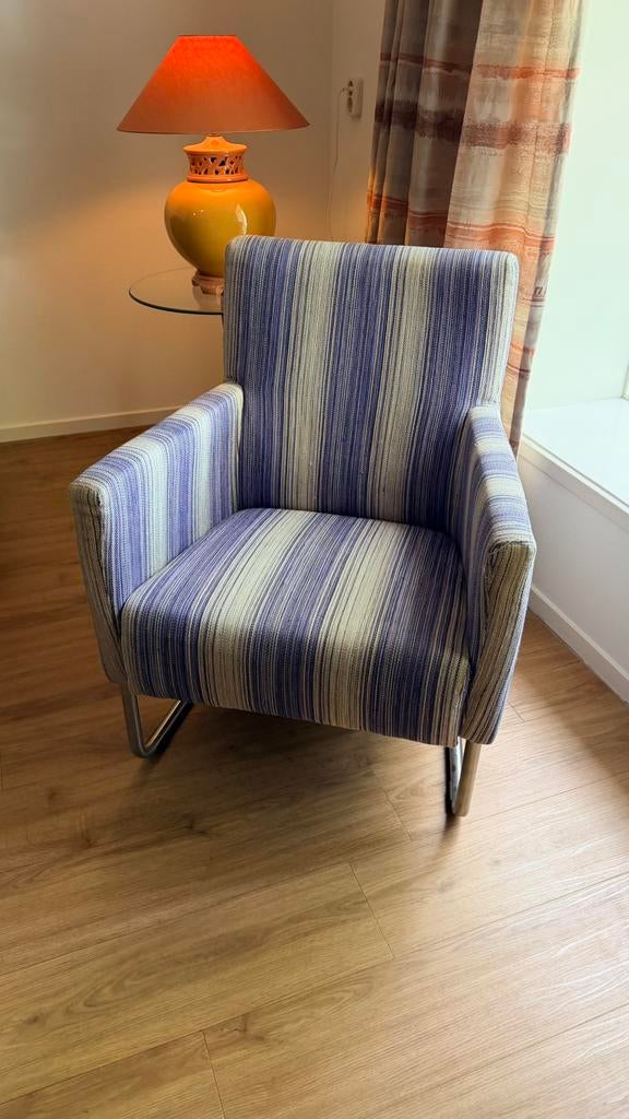 Fauteuil, Ophalen, Gebruikt, Minder dan 75 cm, Leolux Goncharov fauteuil met een sledeframe.