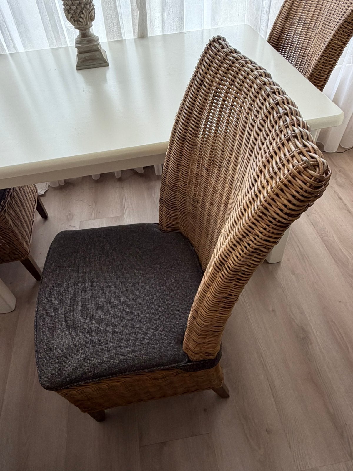 4 rieten stoelen inclusief kussens, Huis en Inrichting, Stoelen, Ophalen, Gebruikt, Bruin, Riet of Rotan