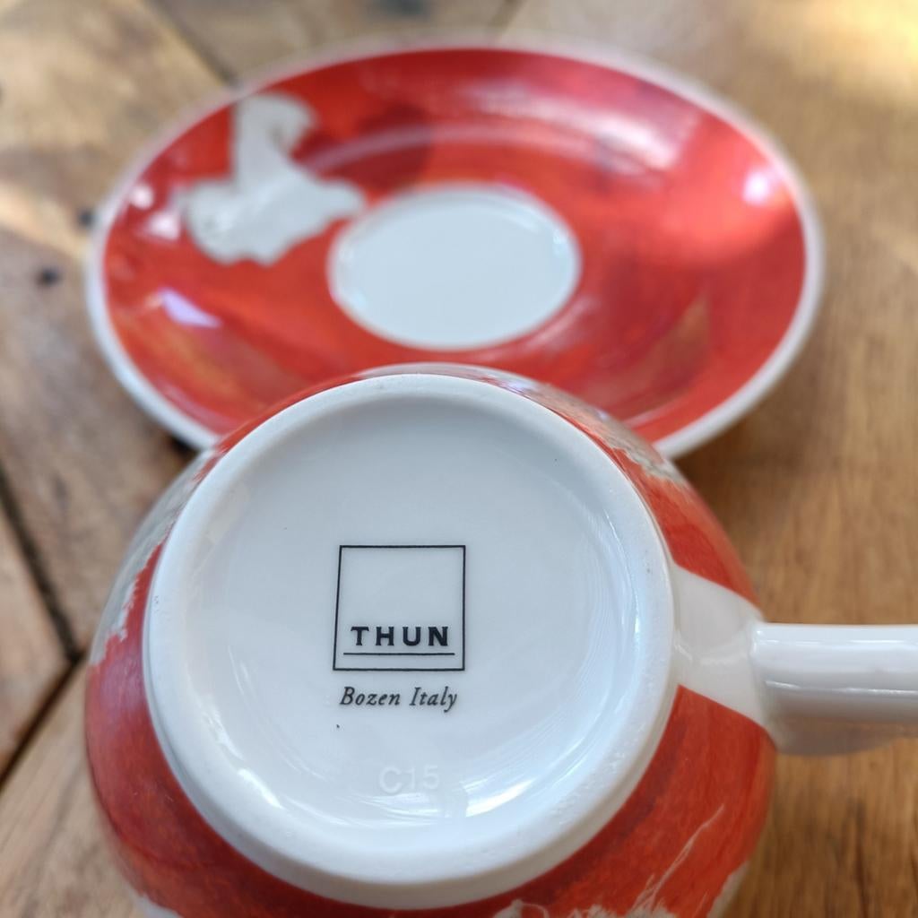 Thun Bozen Italy Espresso Kop en Schotel - Rood met Hartjes, Keramiek, Ophalen of Verzenden, Zo goed als nieuw, Overige stijlen
