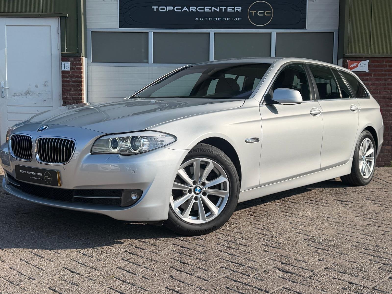 BMW 5-serie Touring 523i High Executive/LEER/STOELV/APK/NAP, Euro 5, Achterwielaandrijving, Gebruikt, 2000 kg