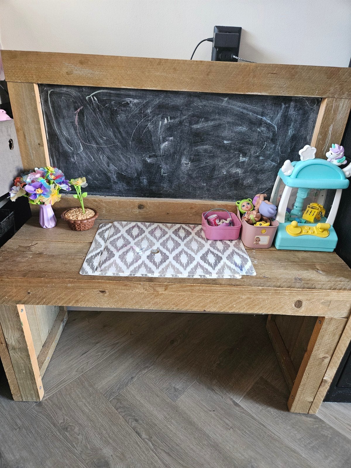 Houten kinder tafel/bureau met krijtbord, Ophalen, Gebruikt
