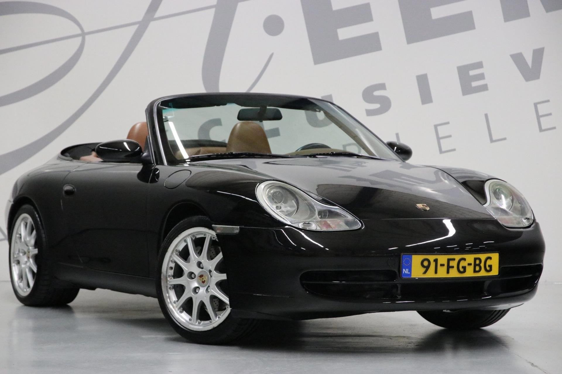Porsche 911 Cabrio 3.4 Carrera 4, Auto's, Porsche, Gebruikt, Cabriolet, 4 stoelen, Zwart