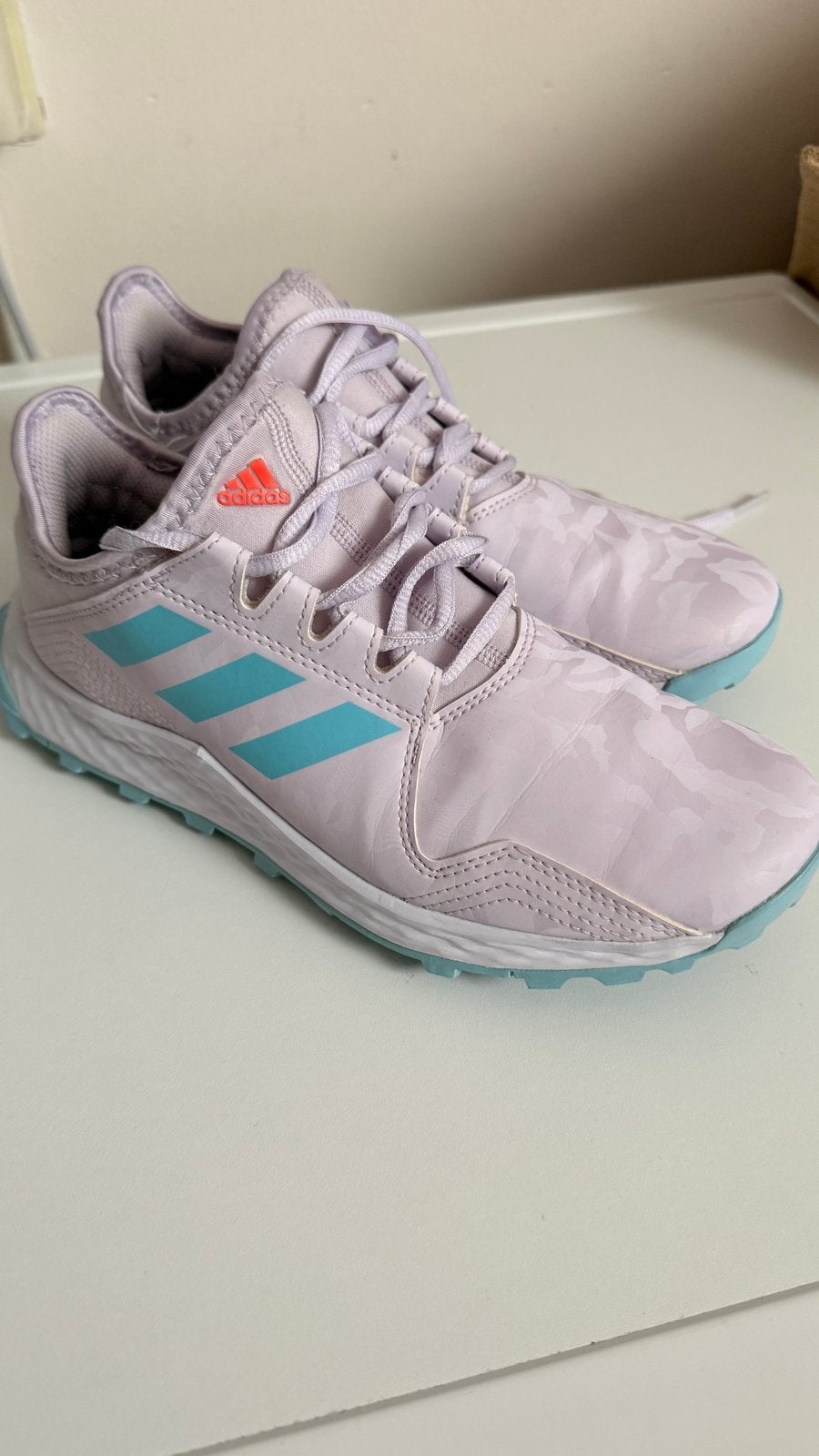 Nouewe Adidas Youngstar hockey schoenen, Ophalen of Verzenden, Zo goed als nieuw, Schoenen