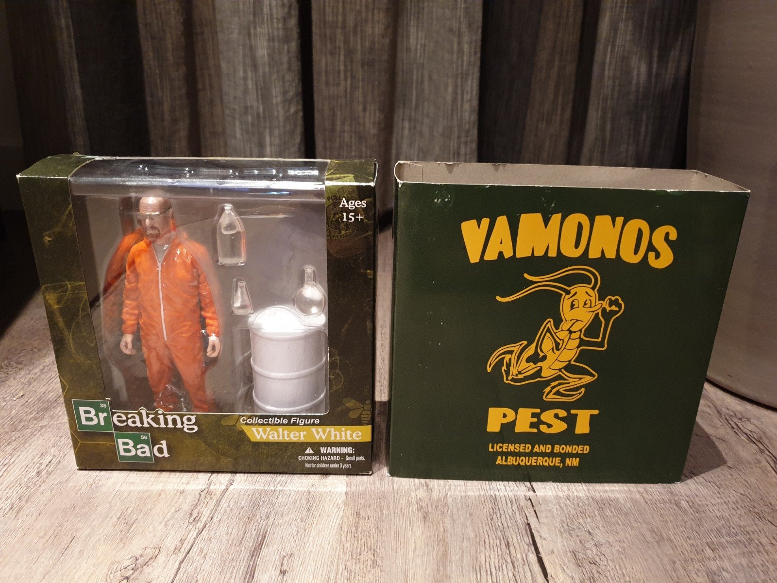 Mezco Toys Breaking Bad "Walter White Orange Haz-Man Suit", Verzenden, Nieuw