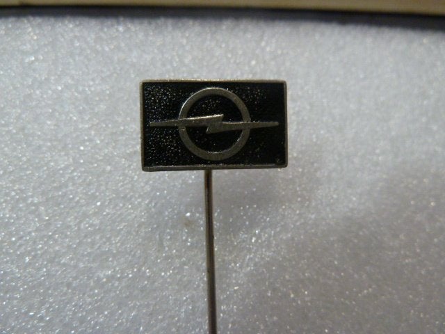 Vintage Opel Speldje - Zwart met Zilveren Logo, Ophalen of Verzenden, Gebruikt, Merk, Speldje of Pin