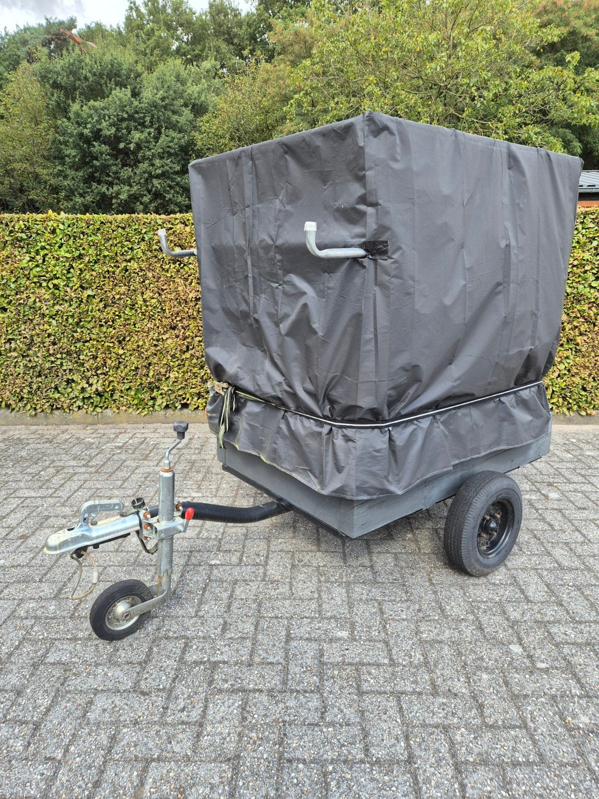 Aanhanger met IBC container, Ophalen