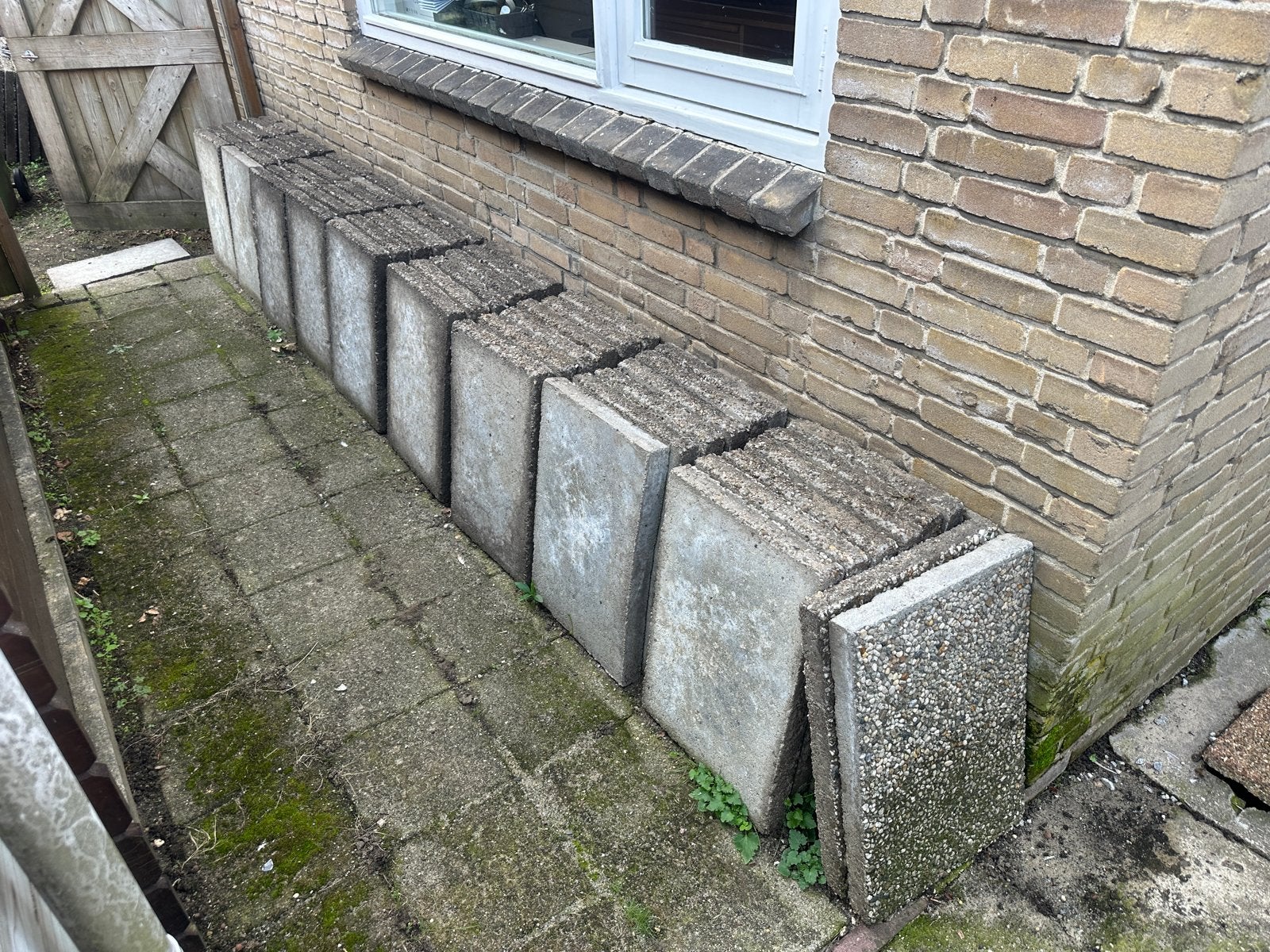 56 intacte tegels 40x60 cm, 13,44 m² - Gratis af te halen, Ophalen, Gebruikt, 10 m² of meer, Beton