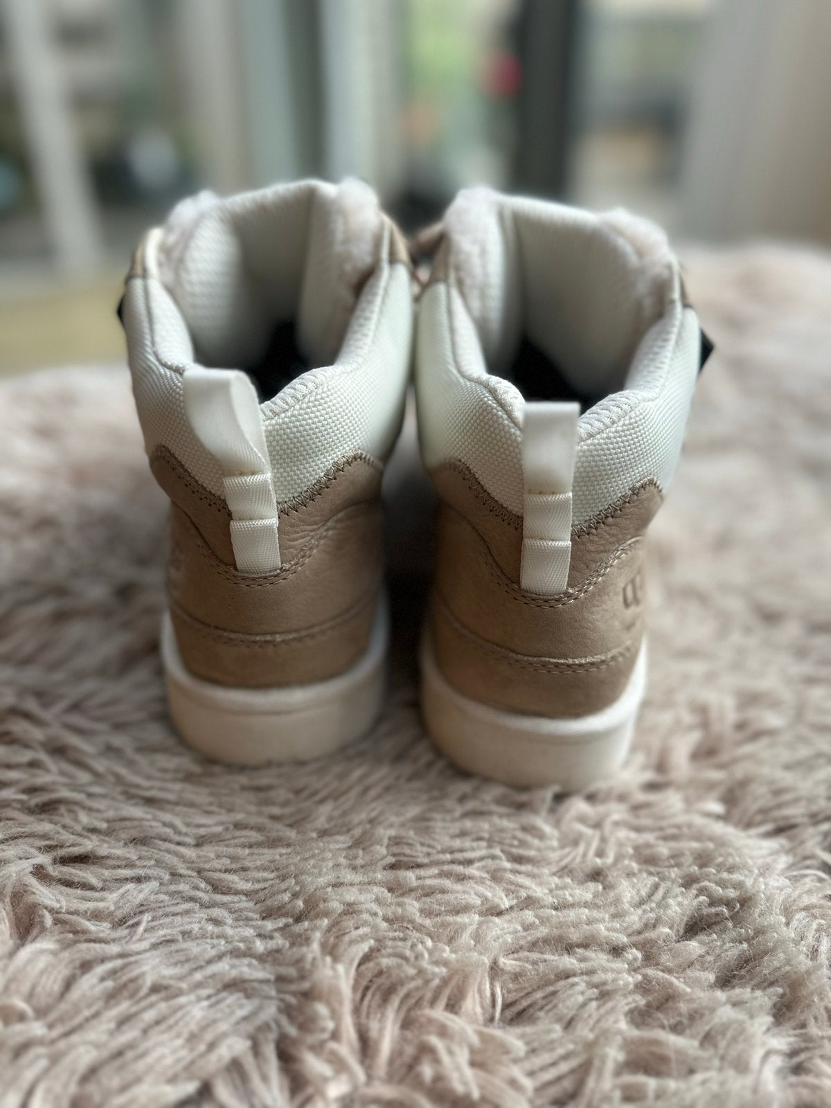 UGG Gore-Tex Sneakers Maat 40 - Zo goed als nieuw, Kleding | Dames, Ophalen of Verzenden, Zo goed als nieuw, Beige, Sneakers of Gympen