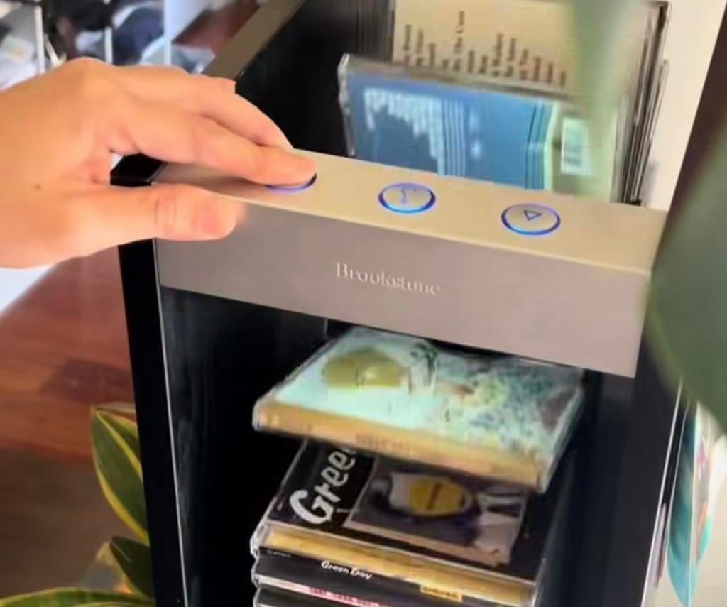 GEZOCHT Brookstone cd toren, Ophalen, Gebruikt