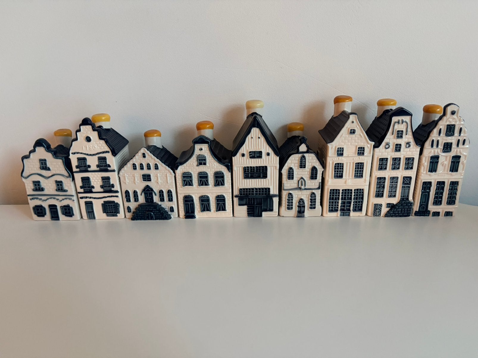 KLM huisjes nummer 1,3,4,5,6,7,8,9,10 gevuld Bols ZGAN!!!, Ophalen of Verzenden, Zo goed als nieuw, 1 t/m 20, Gevuld