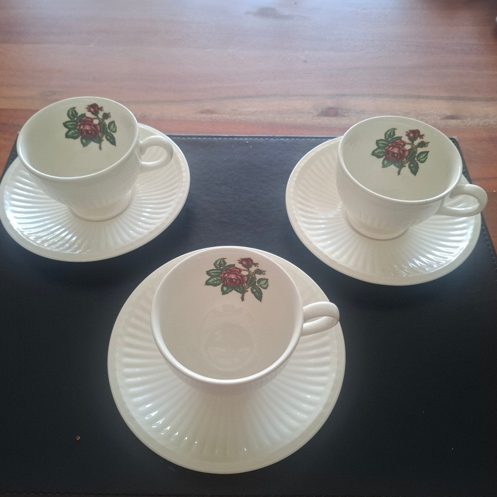 Wedgwood Moss Rose Kop en Schotel Set - Vintage Servies, Vintage, Ophalen of Verzenden, Zo goed als nieuw, Kop(pen) en/of Schotel(s)