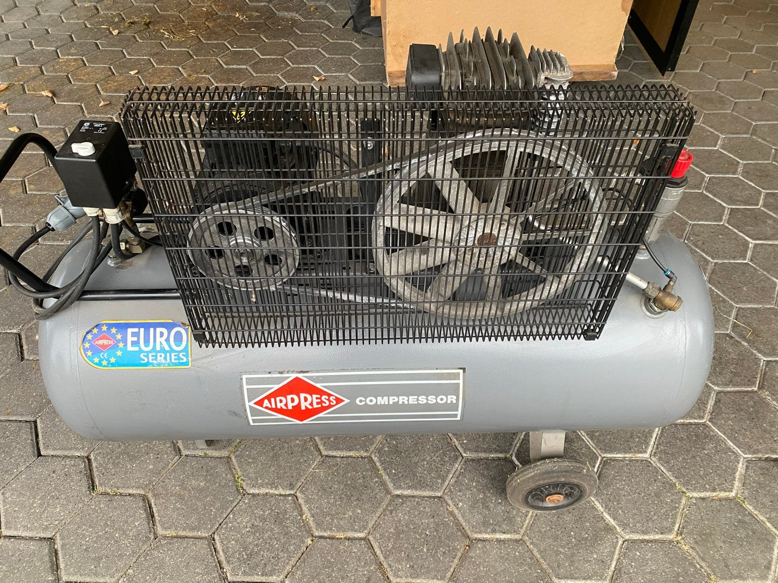 Airpress Compressor 200L 11 bar - 400V type HK600-200, Ophalen, Gebruikt, 400 tot 800 liter/min, Mobiel