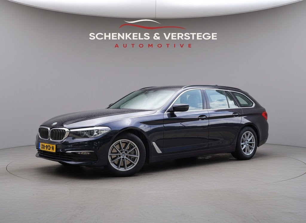 BMW 5 Serie Touring 540i xDrive Executive / BTW / Individual, Auto's, BMW, Stof, Gebruikt, Euro 6, 2000 kg