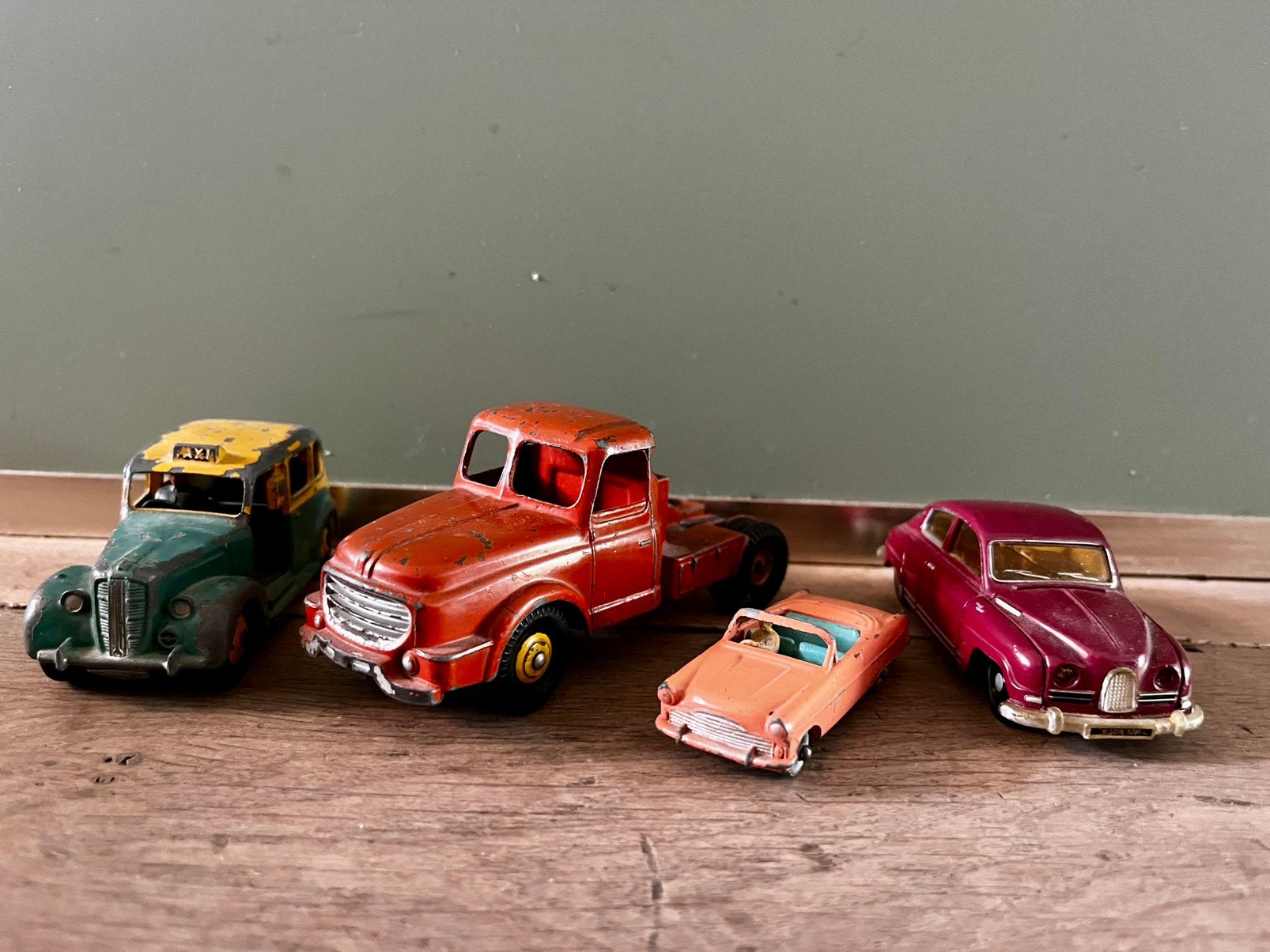 4 Vintage speelgoedauto’s Dinky Toys ea, Ophalen of Verzenden, Gebruikt, Auto, Lesney