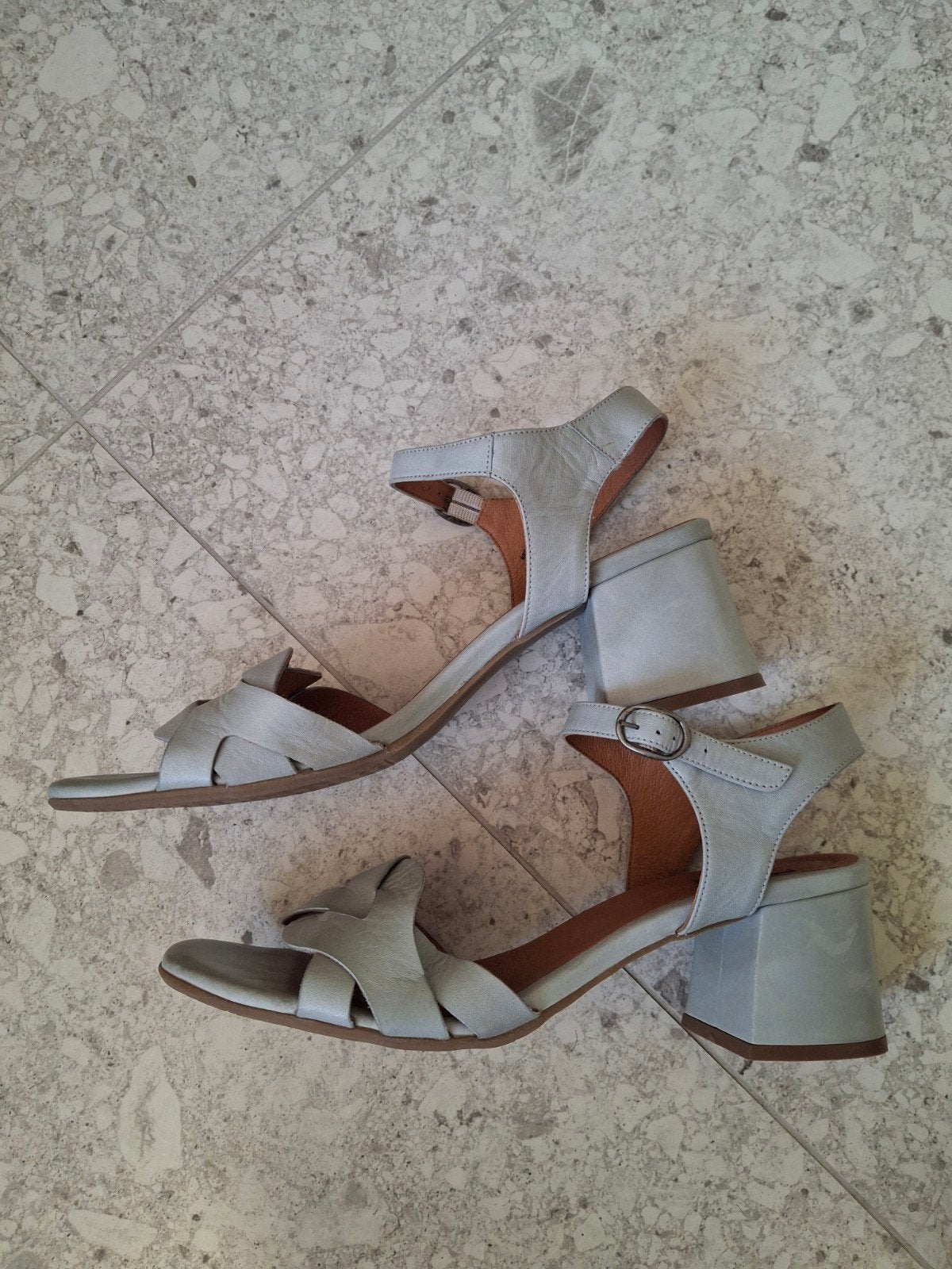 Miz Mooz leren retro look sandalen lichtblauw/ mist, 42, Kleding | Dames, Schoenen, Ophalen of Verzenden, Zo goed als nieuw, Blauw