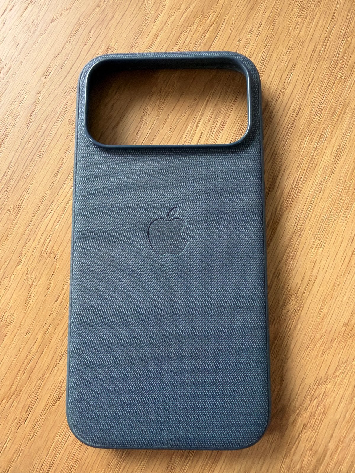 Foto 2 van Origineel Apple iPhone 17 Pro Max FineWoven Hoesje - Blauw