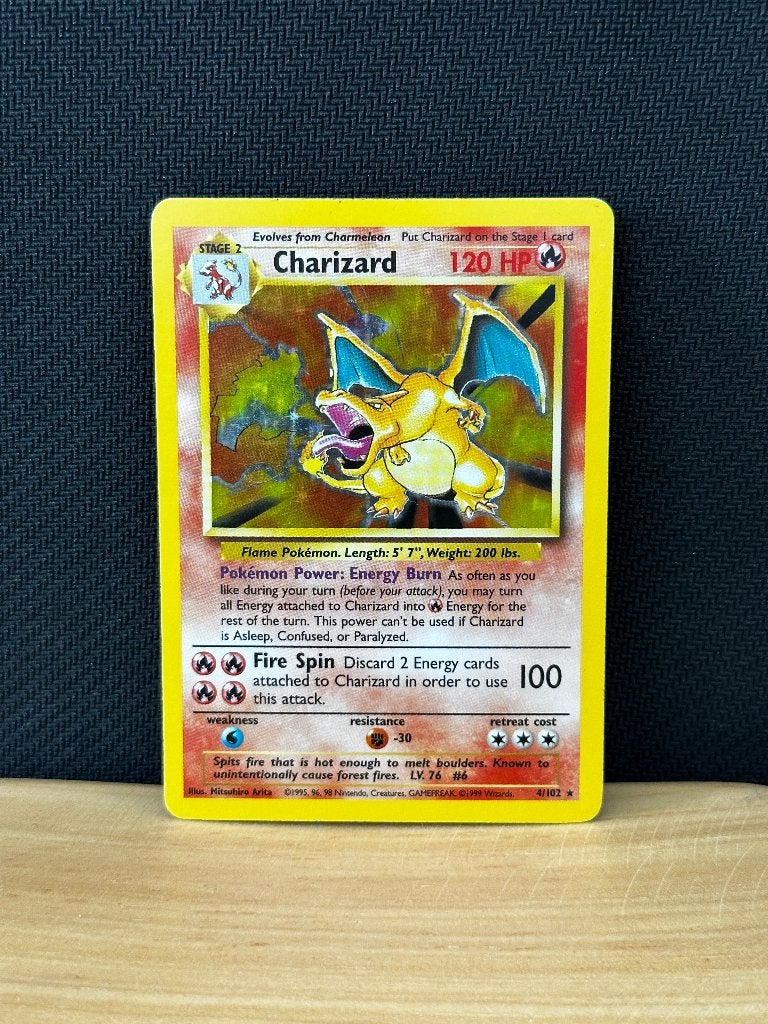 Charizard - 4/102 Base Set - Vintage Pokémon Card, Ophalen of Verzenden, Gebruikt, Losse kaart, Foil