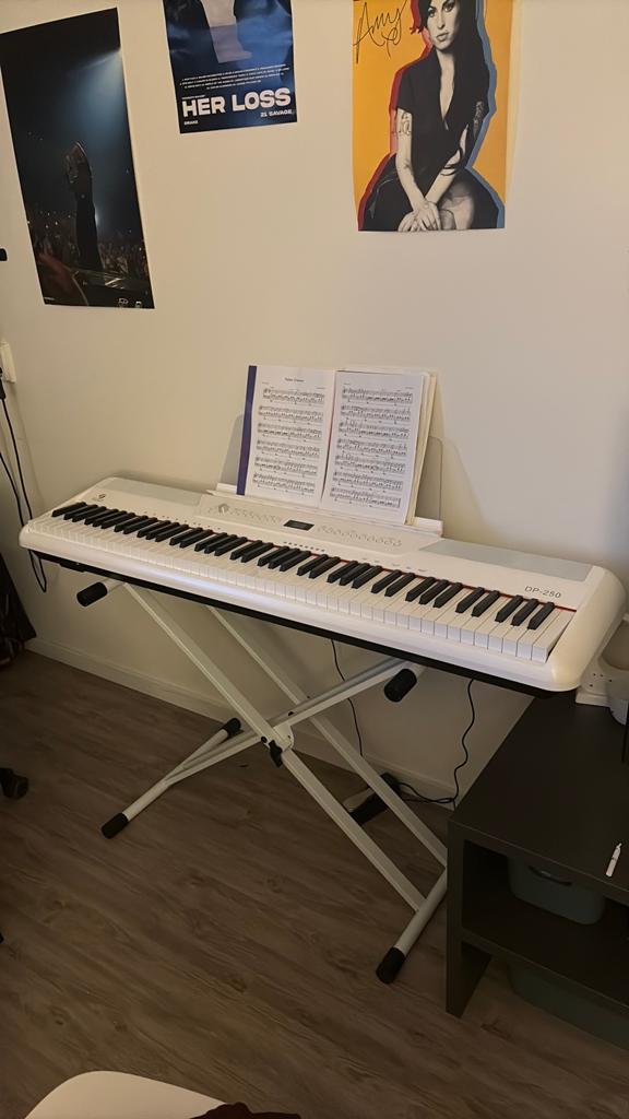 Fazley DP-250 Digital Piano (with stand), Muziek en Instrumenten, Piano's, Ophalen, Wit, Digitaal, Zo goed als nieuw