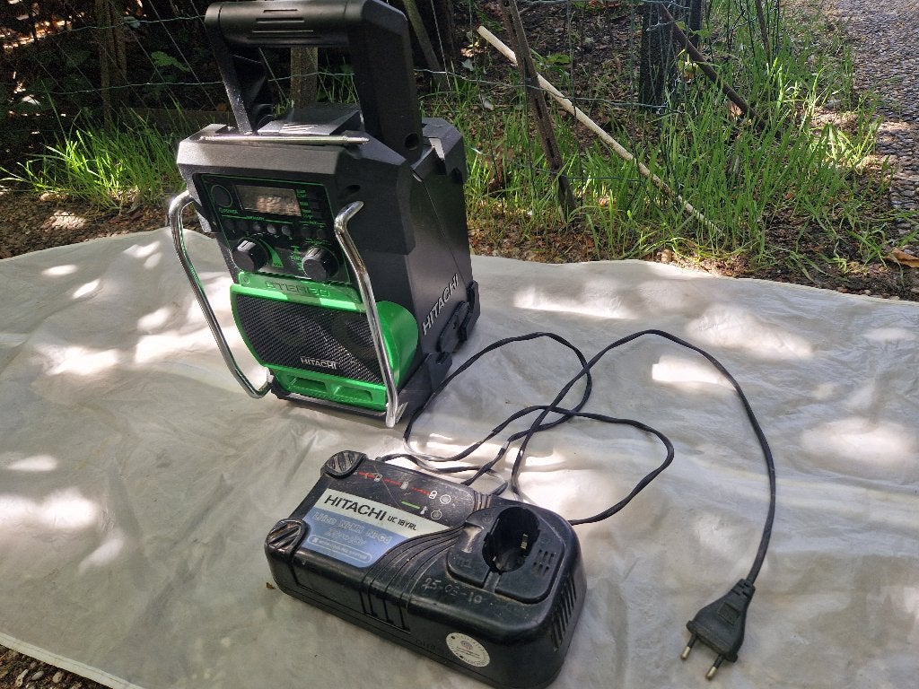 Hitachi accu Bouwradio 18DSL, accu 3Ah en lader, Ophalen of Verzenden, Gebruikt