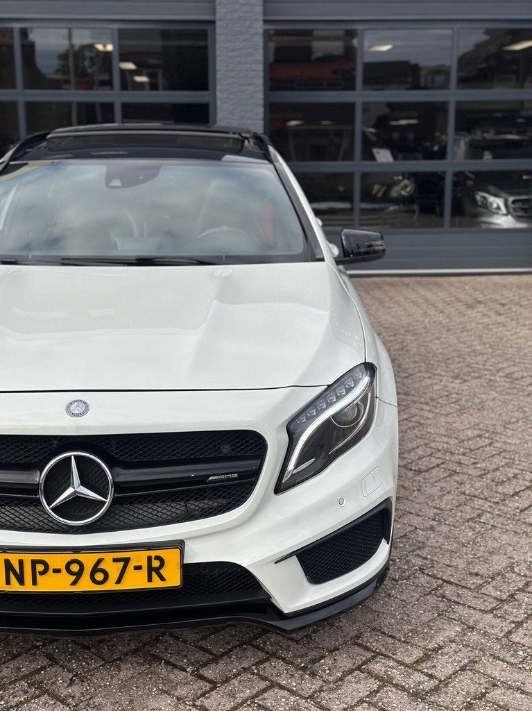 Mercedes-Benz GLA-klasse AMG 45 4MATIC Pano|Leer|Stoelvw|Edi, Auto's, Mercedes-Benz, Gebruikt, Euro 6, 4 cilinders, Wit