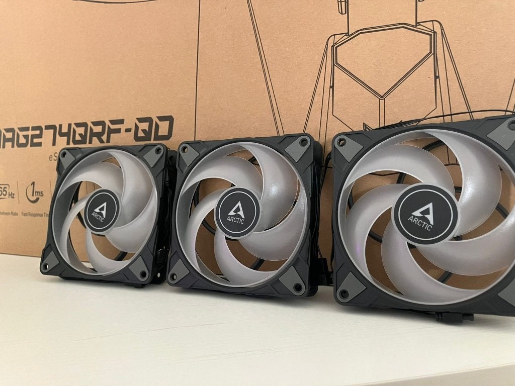 3x Arctic P12 PWM PST A-RGB 120mm – Nieuw, Computers en Software, Computerkoelers, Nieuw, Luchtkoeling, Ophalen of Verzenden