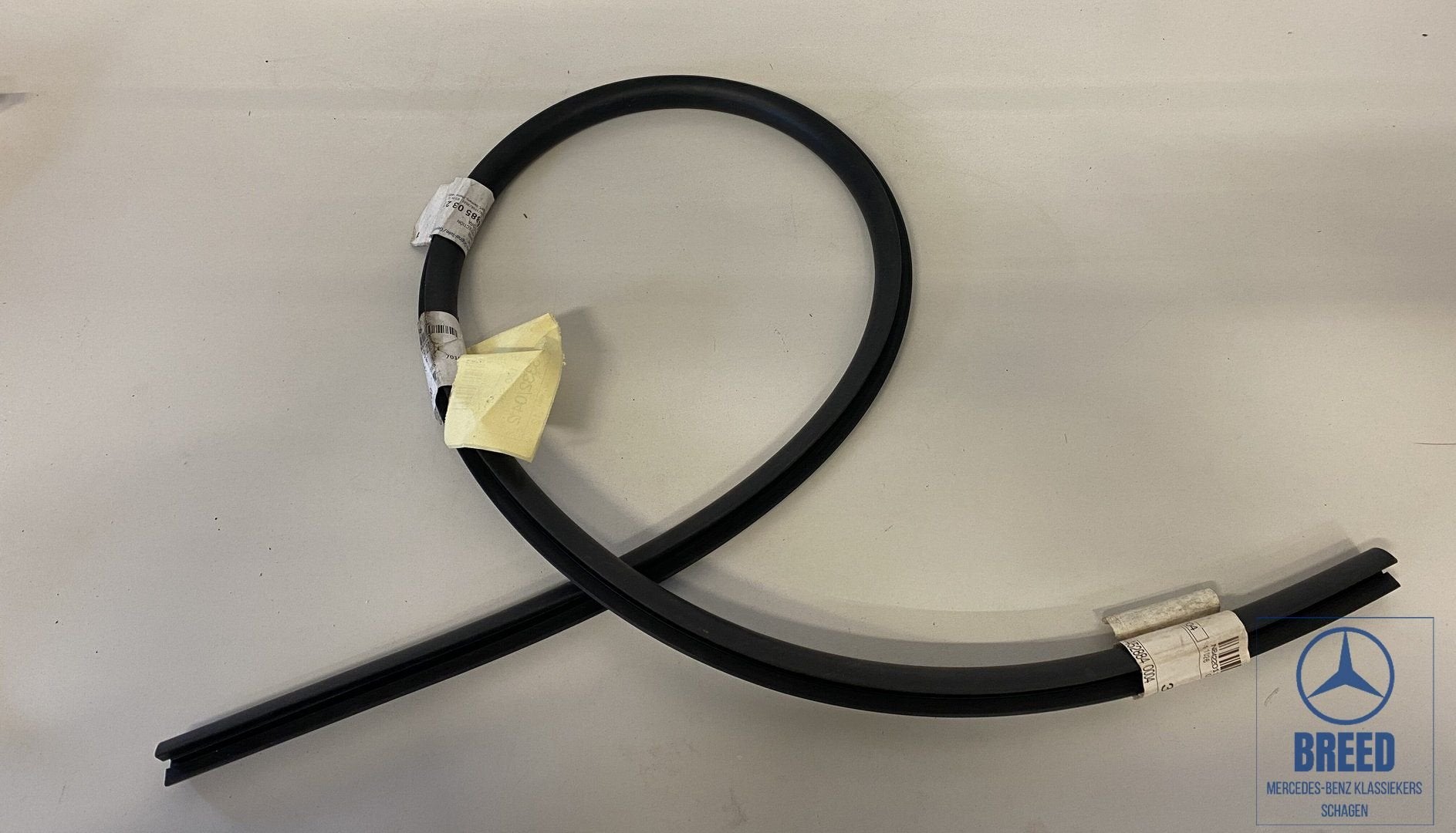 NOS bumperrubber voor Mercedes-Benz W116 boven, -, Nieuw, Ophalen of Verzenden, -