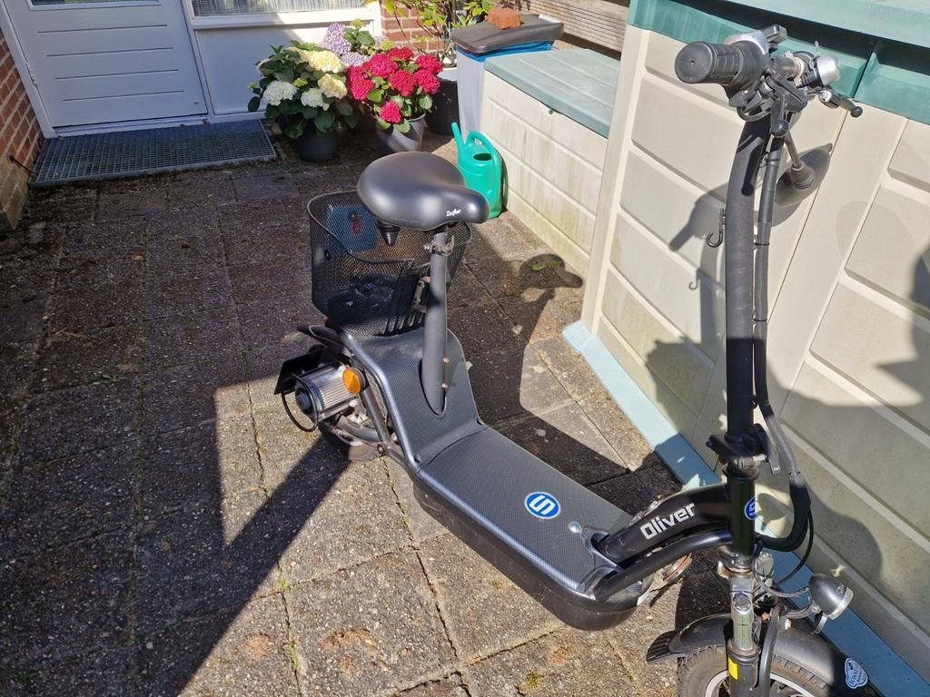 E-step Oliver met scootmobielkenteken, Fietsen en Brommers, Steps, Ophalen, Zo goed als nieuw, Elektrische step (E-scooter)