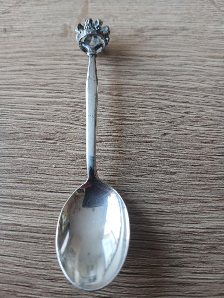Zilverkleurig lepeltje met kroon, Antiek en Kunst, Antiek | Bestek, Ophalen of Verzenden