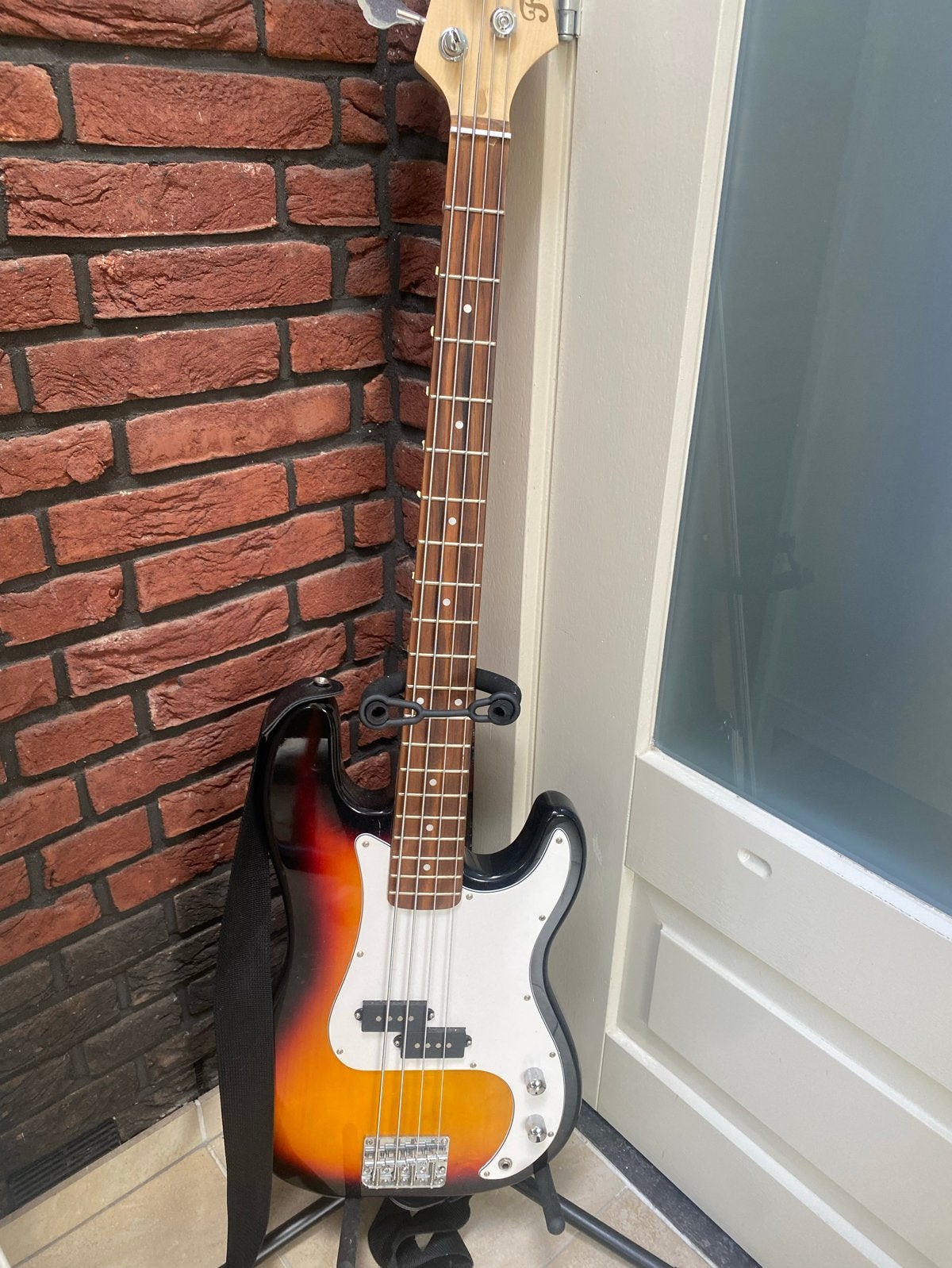Fazley Classic Series FPB118 Sunburst Basgitaar Starterset, Ophalen, Zo goed als nieuw, Elektrisch, 6-snarig