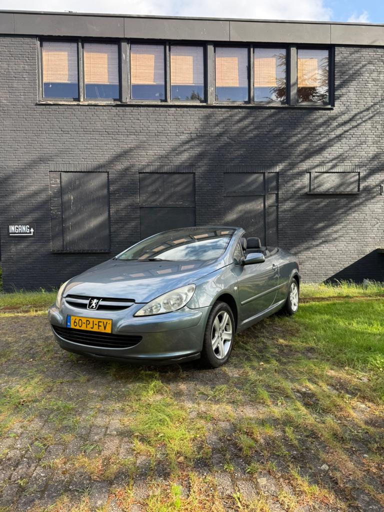 Peugeot 307 1.6 Cabrio - Leder - Elektr.pakket - prk sensor, Auto's, 730 kg, Zwart, 4 cilinders, 4 stoelen