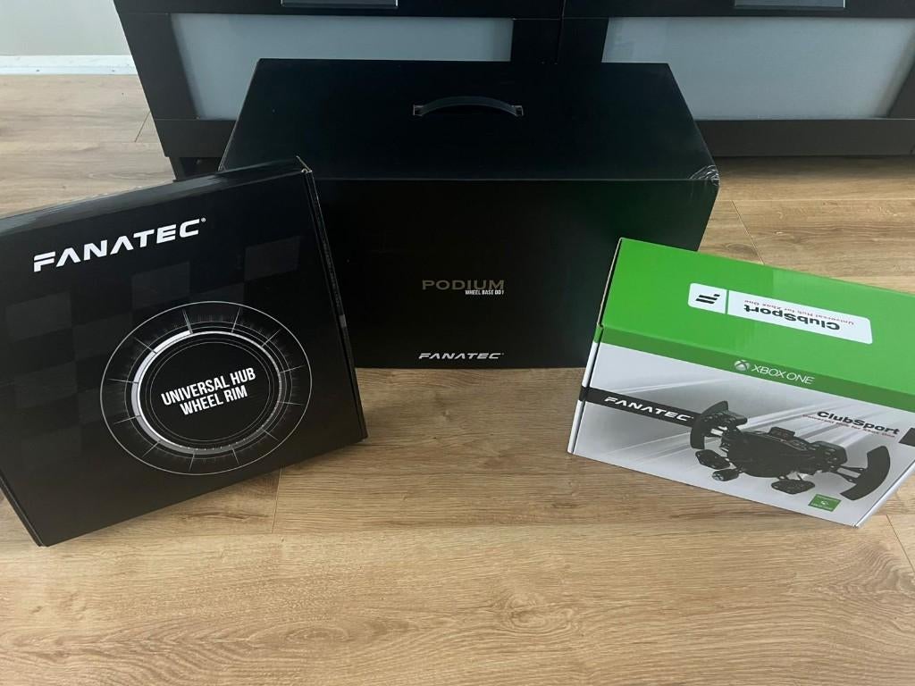 Fanatec Podium DD1 + Universal Hub Wheel+ ClubSport (Xbox), Computers en Software, Joysticks, Ophalen of Verzenden, Zo goed als nieuw