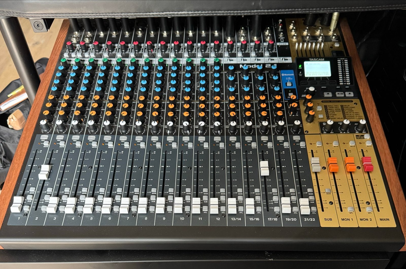 Tascam Model 24 - 24-kanaals Live Mixer/Multitrack Recorder, Muziek en Instrumenten, Mengpanelen, Ophalen of Verzenden, Zo goed als nieuw