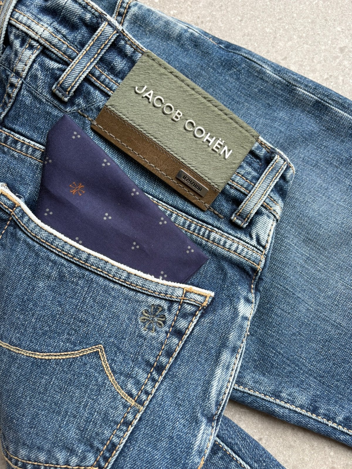 Nieuw Jacob Cohen limited edition Nick maat 30, Ophalen of Verzenden, Nieuw, Blauw, W32 (confectie 46) of kleiner