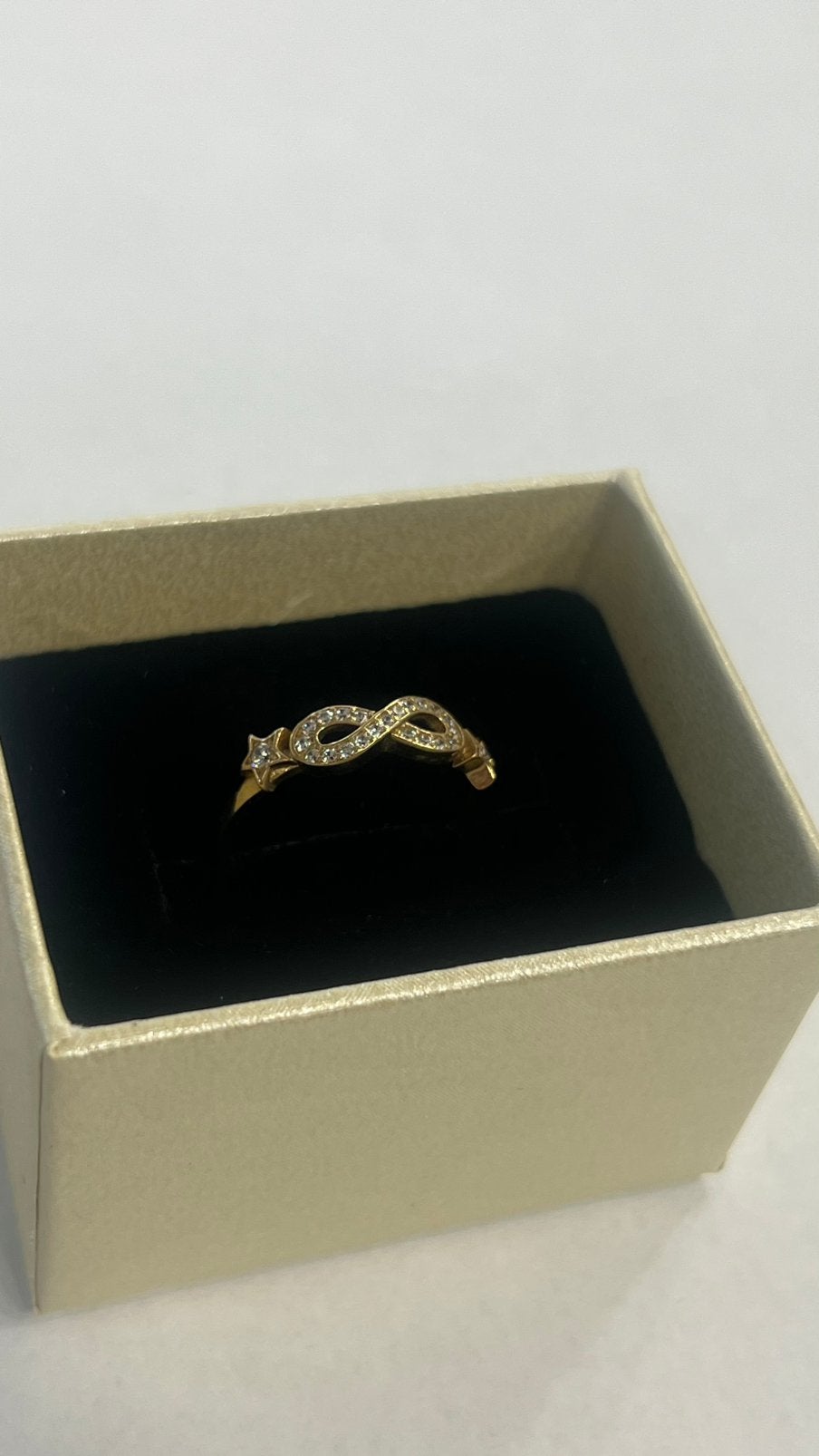Infinity ring met sterren 14 karaat, op maat aanpasbaar, Sieraden, Tassen en Uiterlijk, Ringen, Met kristal, Nieuw, Ophalen of Verzenden