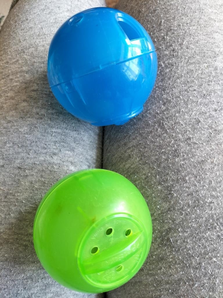 1 katten speelbal (voor snoepjes) €3, Ophalen of Verzenden, Intelligentiespeelgoed