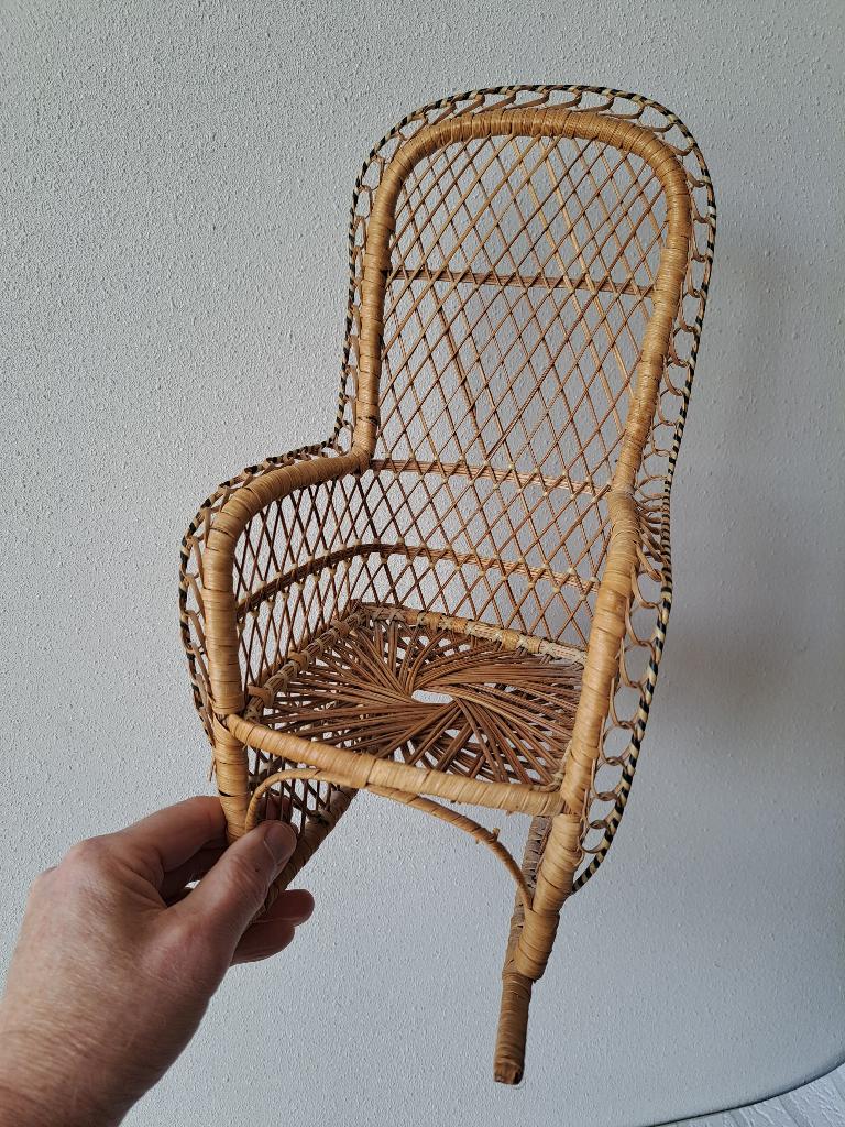 Poppen schommelstoel, Riet 20x25x34cm, Verzamelen, Poppen, Ophalen of Verzenden, Zo goed als nieuw, Accessoires