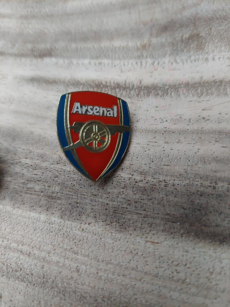 Pin Arsenal voetbal club, Verzamelen, Sportartikelen en Voetbal, Gebruikt, Poster, Plaatje of Sticker, Buitenlandse clubs, Ophalen of Verzenden
