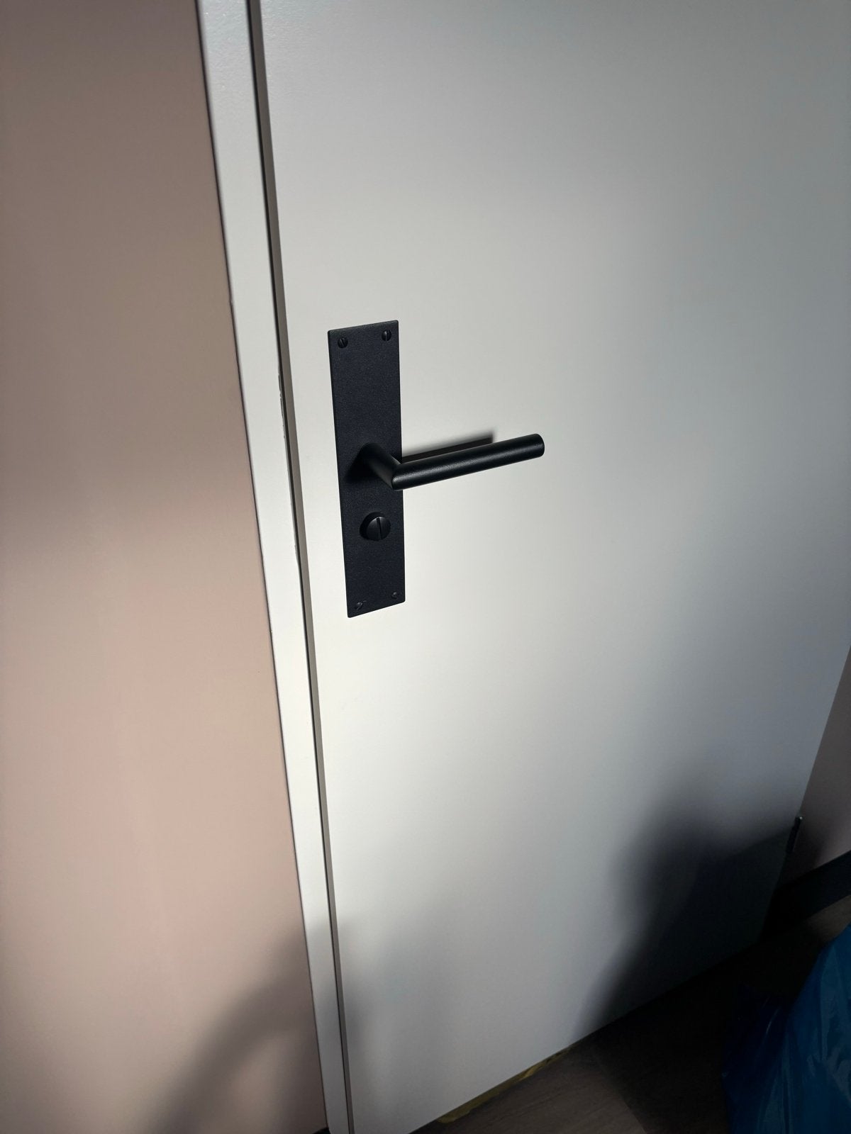 Zwarte Deurklink met Plaat - Modern Design, Ophalen, Zo goed als nieuw, Overige materialen, Klink of Kruk