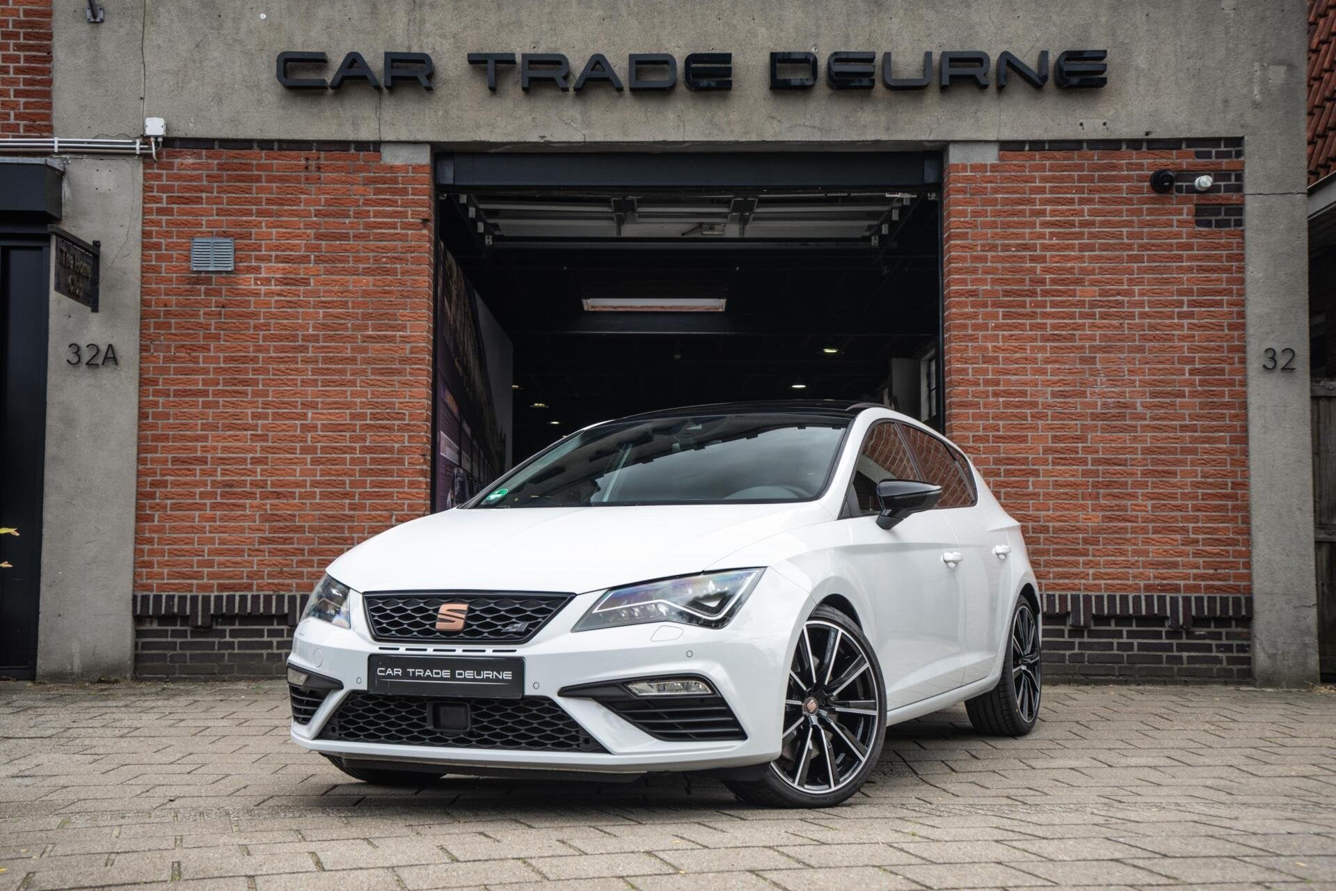 Seat Leon 2.0 TSI CUPRA Pano / DCC / Beats, 15 km/l, Gebruikt, Zwart, 4 cilinders