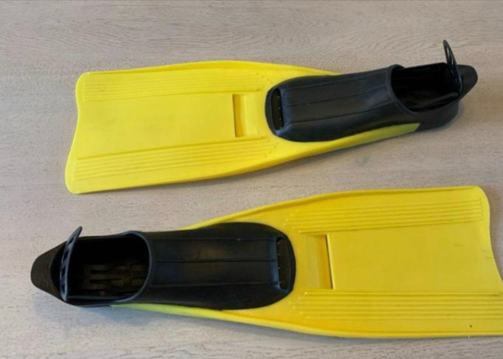 Gele zwemvliezen - Ideaal voor zwemmen en snorkelen, Ophalen of Verzenden, Gebruikt, Snorkelvinnen