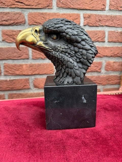 fraaie bronzen adelaarskop op marmeren basement, Ophalen of Verzenden, Brons