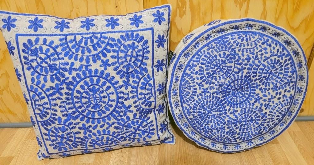 Linnen sierkussens met blauw borduursel., Huis en Inrichting, Woonaccessoires | Kussens, Ophalen, Nieuw, Blauw, Overige vormen