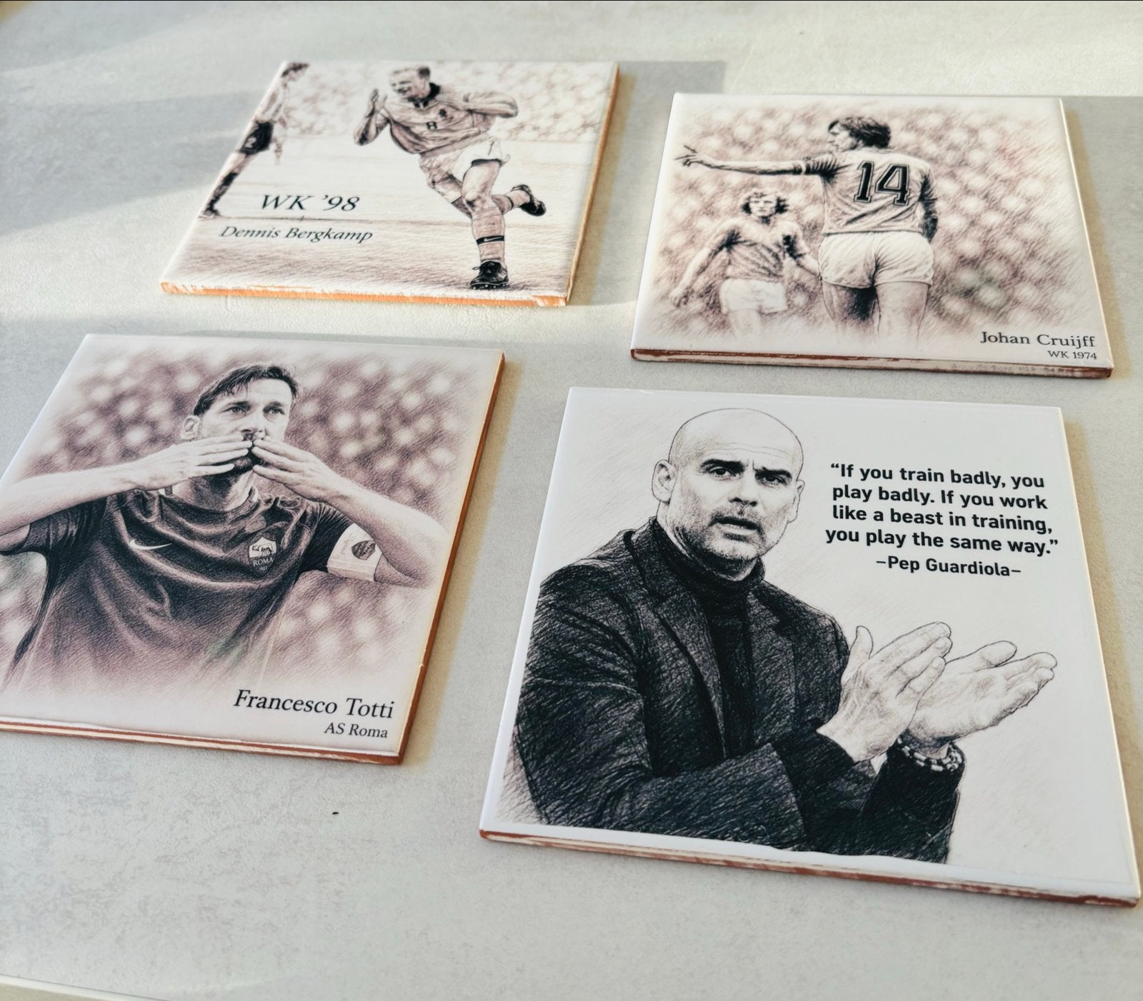 Tegeltjes met voetballegendes: oud en huidig, Verzenden