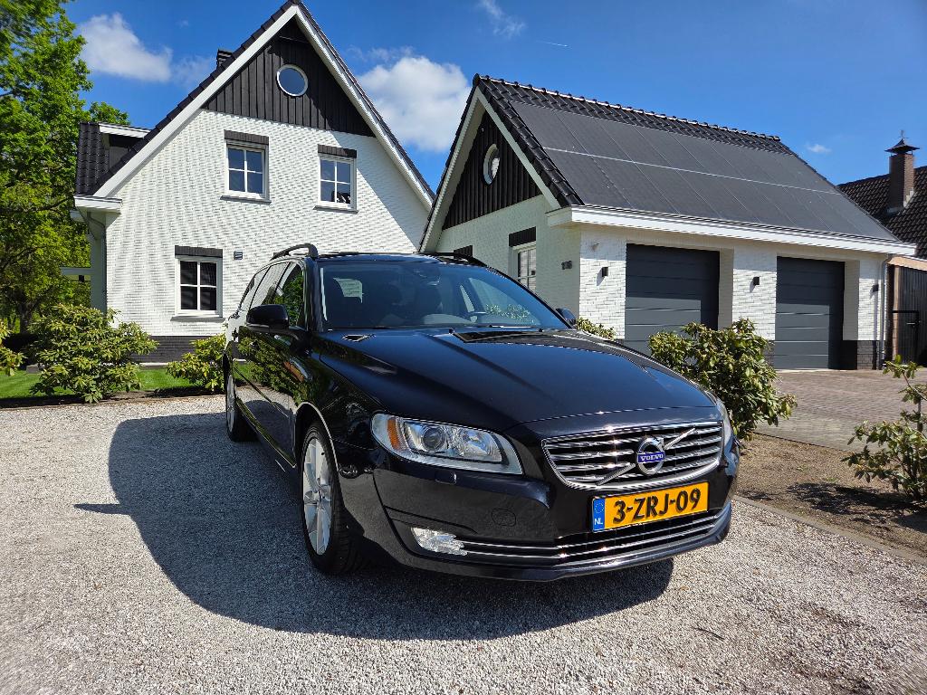 Volvo V70 T4 132KW Aut. 2015 Zwart Trekh Dealer Ond NL Auto, 1596 cc, 4 cilinders, 179 pk, Zwart