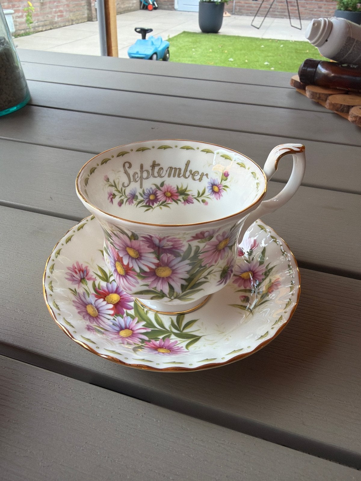 Royal Albert September Michaelmas Daisy Kop en Schotel, Ophalen