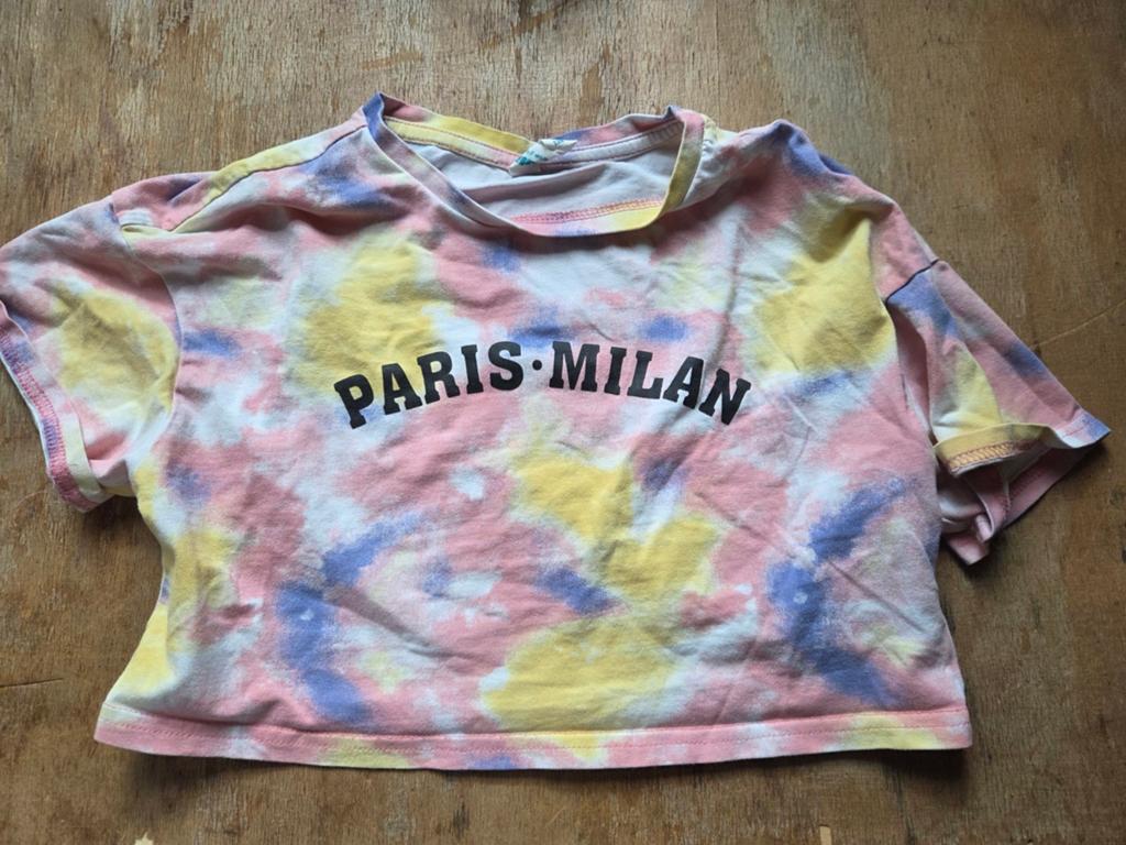 Mooi gekleurd T-shirt van het merk ACOOLA maat 128, Kinderen en Baby's, Kinderkleding | Maat 128, Ophalen of Verzenden, Zo goed als nieuw