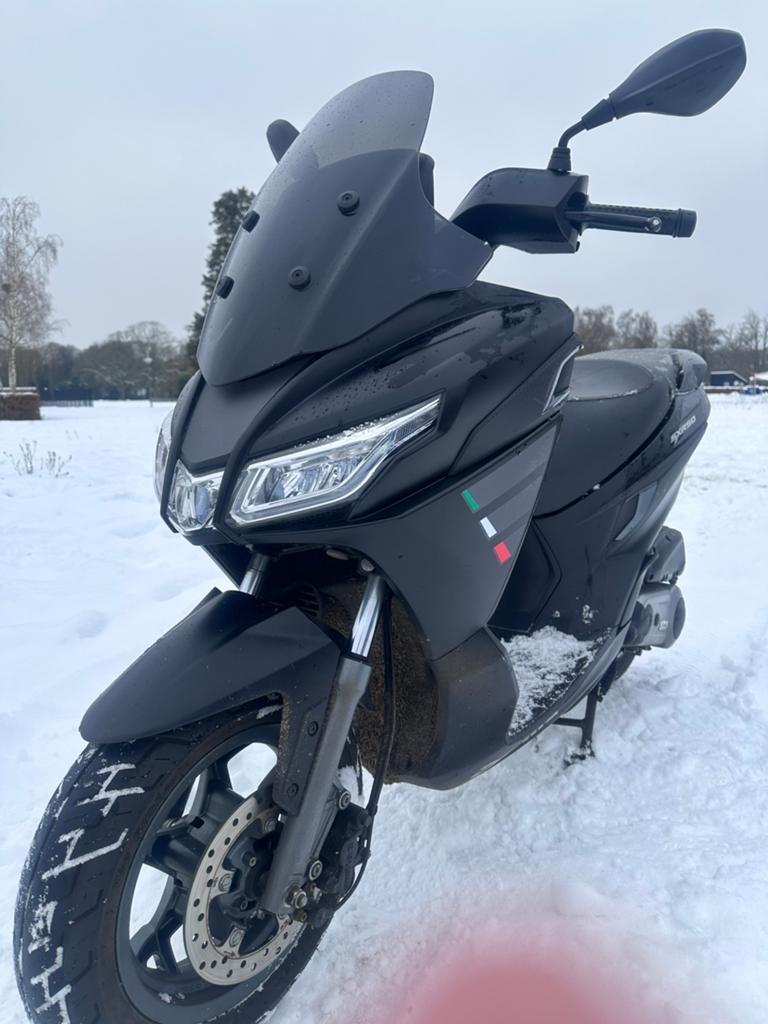Aprilia SXR 50 + Turbokit uitlaat, Fietsen en Brommers, Ophalen, Tweetakt, Gebruikt, Overige modellen