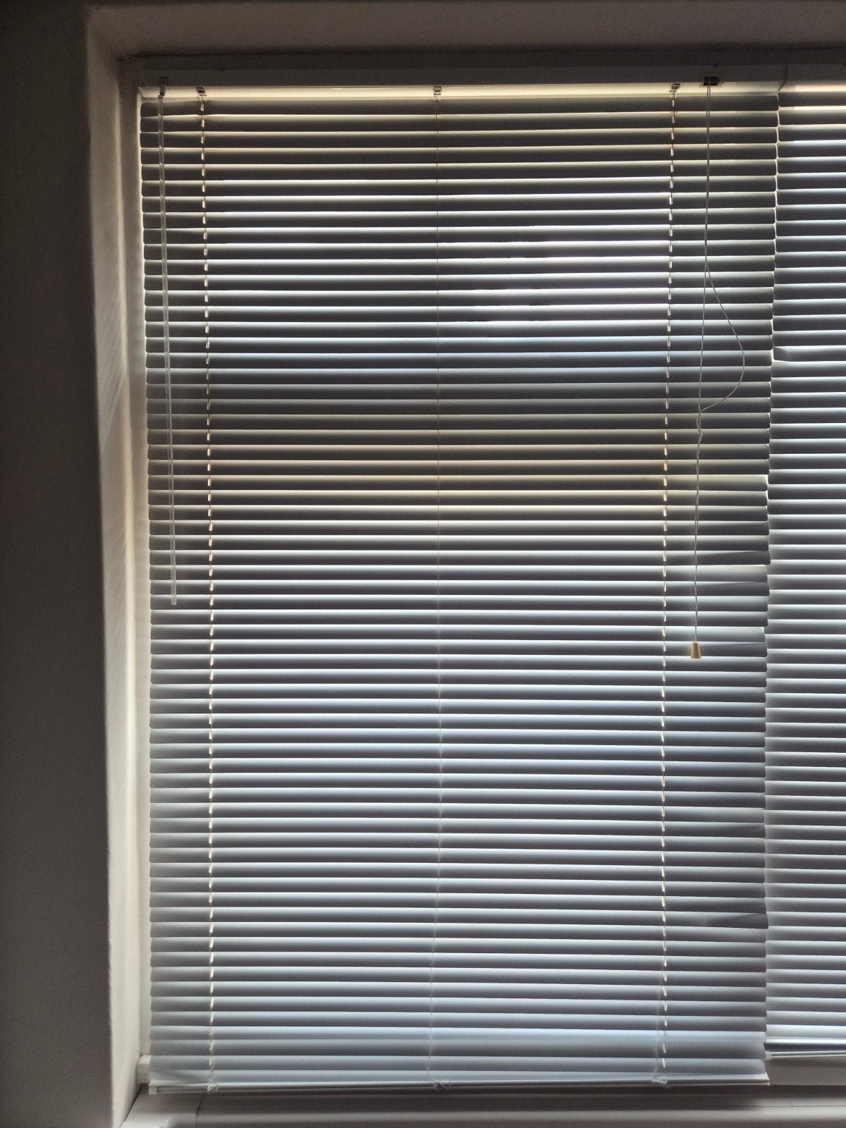 Witte jaloezieën voor raam - Gebruikt, Huis en Inrichting, Stoffering | Gordijnen en Lamellen, Ophalen, Jaloezie, 93 cm, Gebruikt