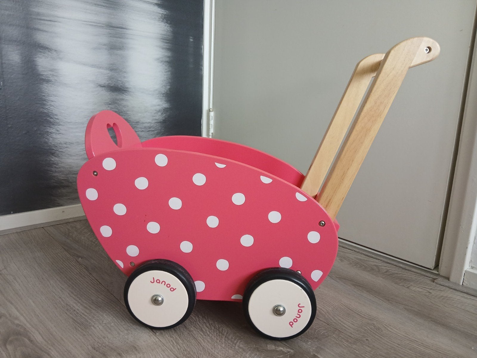 Nieuwe Janod poppenwagen/loopwagen roze met stippen, Ophalen, Nieuw, Overige typen, Met wieltjes